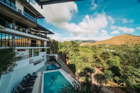 Skylodge Resort .
